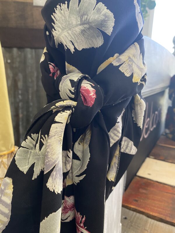 41x41" Black with Feathers Wild Rag
